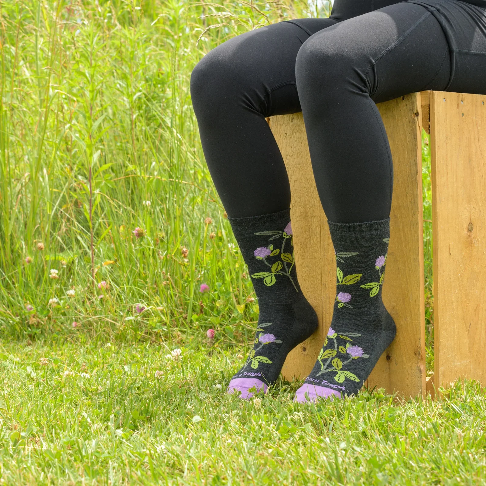 Darn Tough Blossom Lightweight Crew Sock (Women) - Charcoal - Image 4