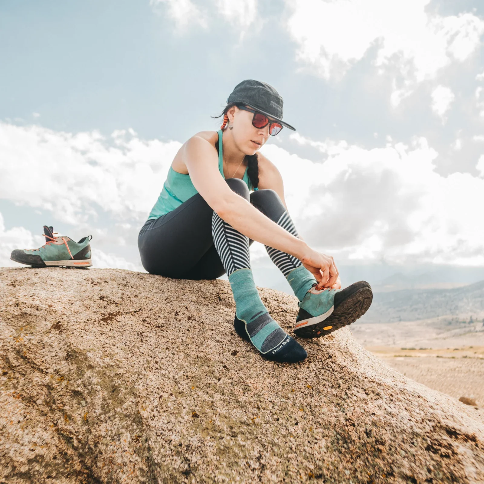 Darn Tough Light Hiker Lightweight Micro Crew Sock with Cushion (Women) - Aqua - Image 2