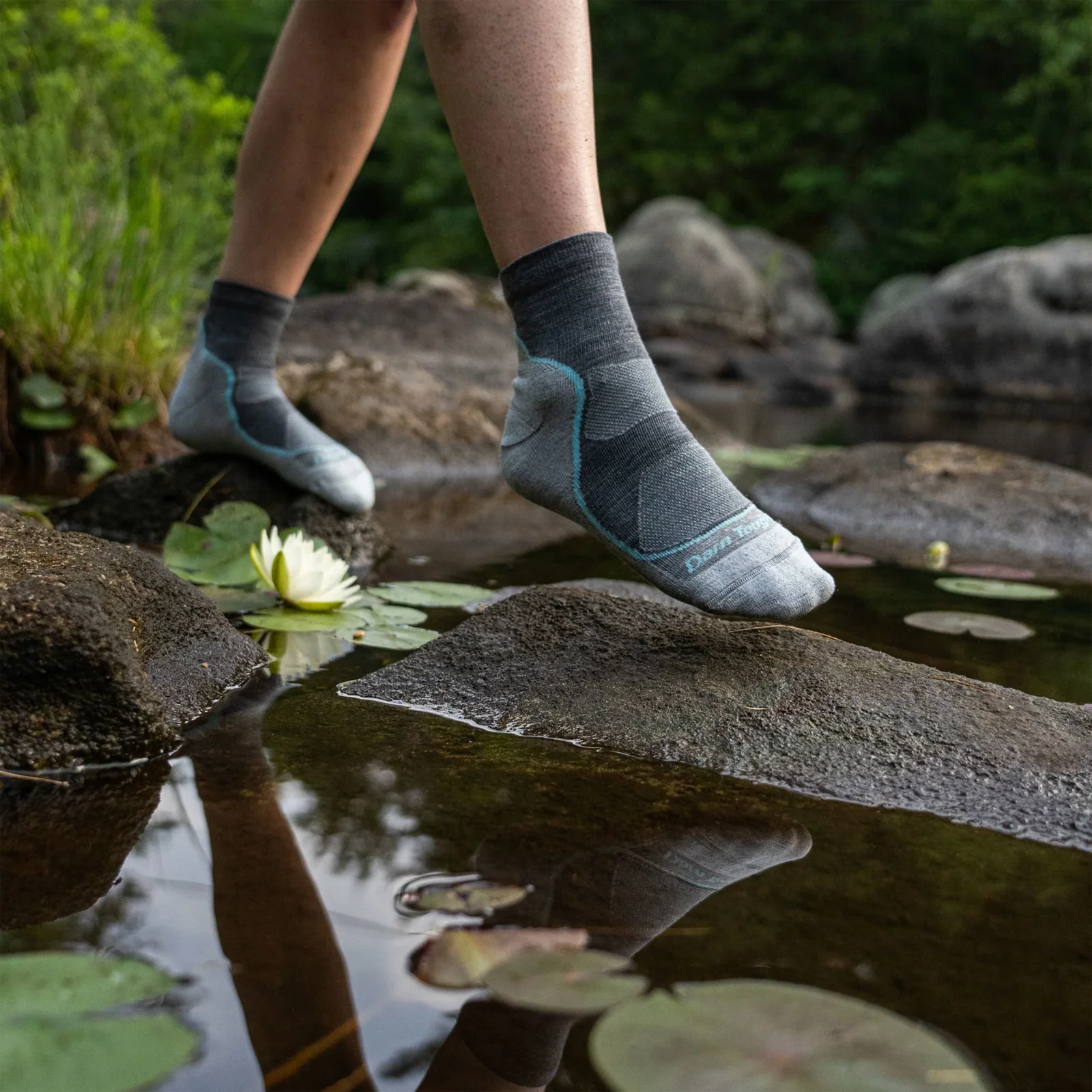 Darn Tough Light Hiker Lightweight Cushion Quarter Sock (Women) - Slate - Image 2