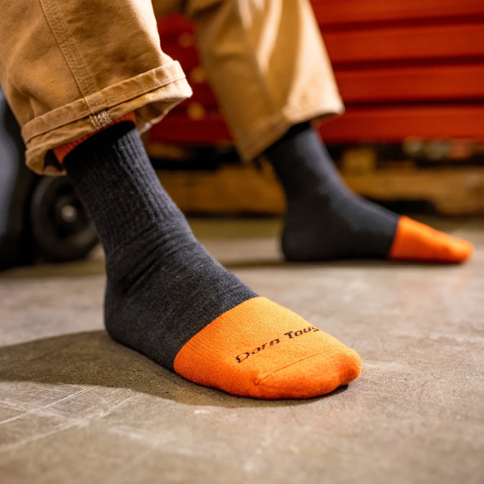 Darn Tough Steely Midweight Cushion Crew Sock (Men) - Graphite - Image 4
