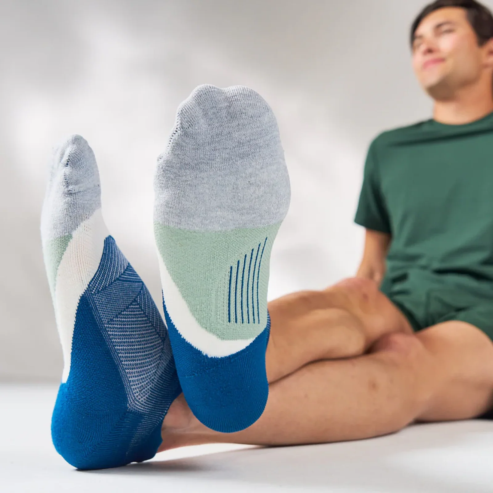 Feetures Elite Light Cushion No Show Tab Sock (Unisex) - Midnight Woods - Image 4