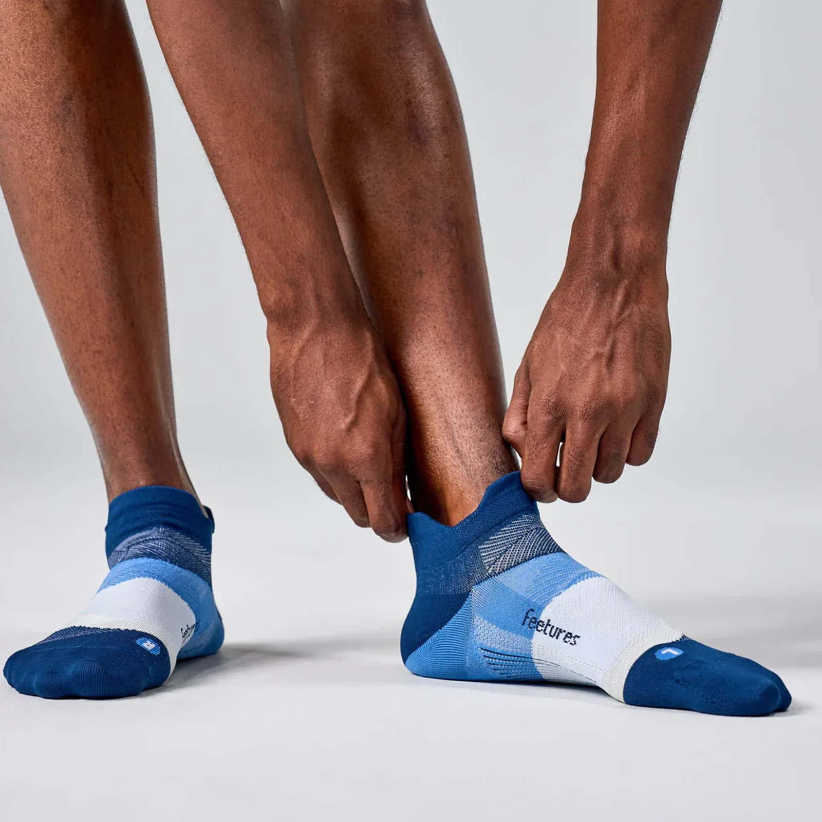 Feetures Elite Ultra Light No Show Tab Sock (Unisex) - Blue Wave - Image 4