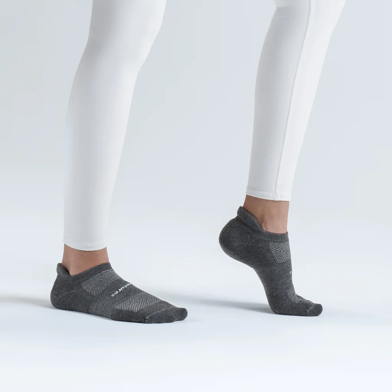 Feetures High Performance Ultra Light No Show Tab Sock (Unisex) - Heather Gray - Image 4