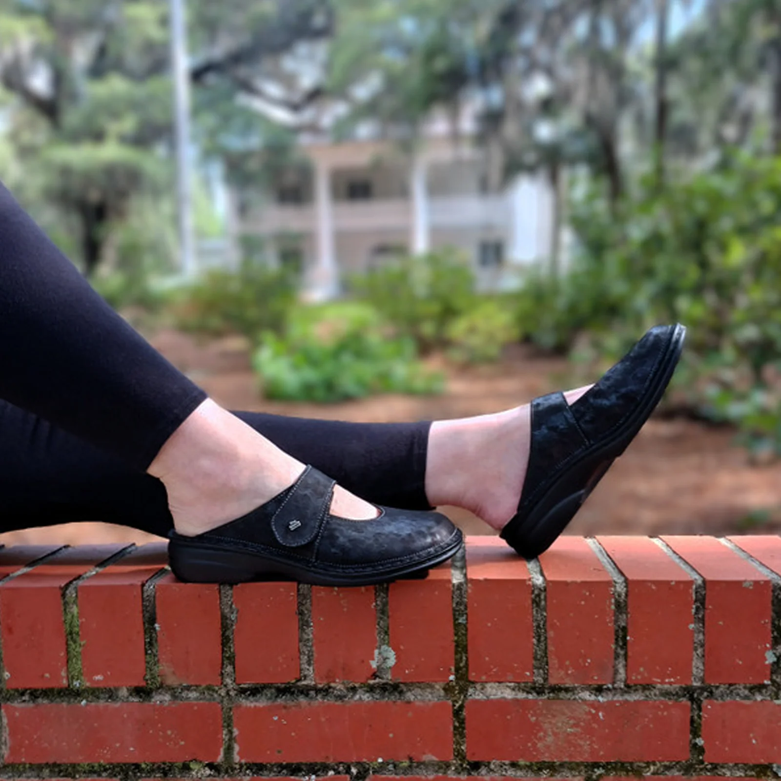 Finn Comfort Stanford Clog (Women) - Nero Vegas - Image 2