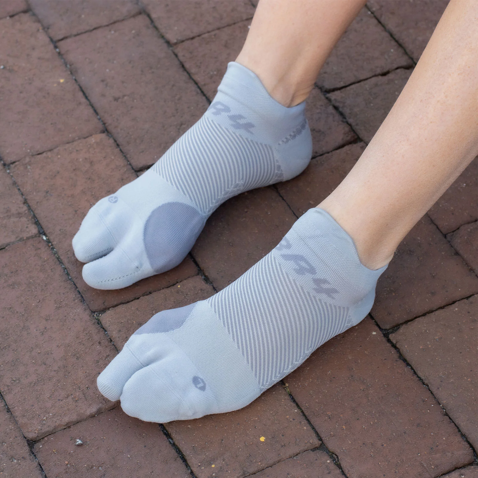 OS1st BR4 Bunion Relief No Show Sock (Unisex) - Grey - Image 4