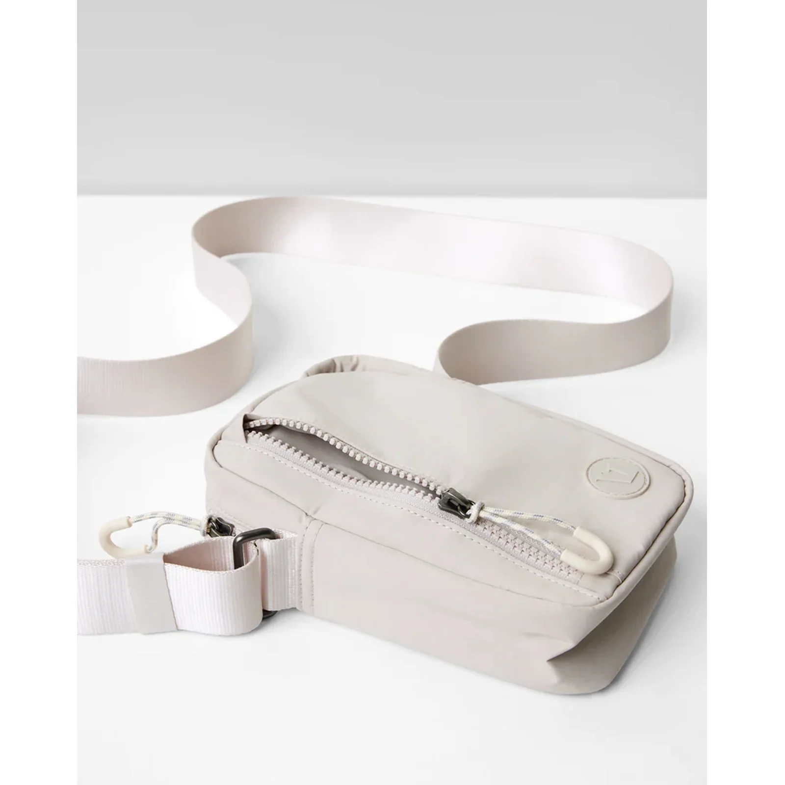 Vuori All Around Crossbody Bag - Ecru - Image 3