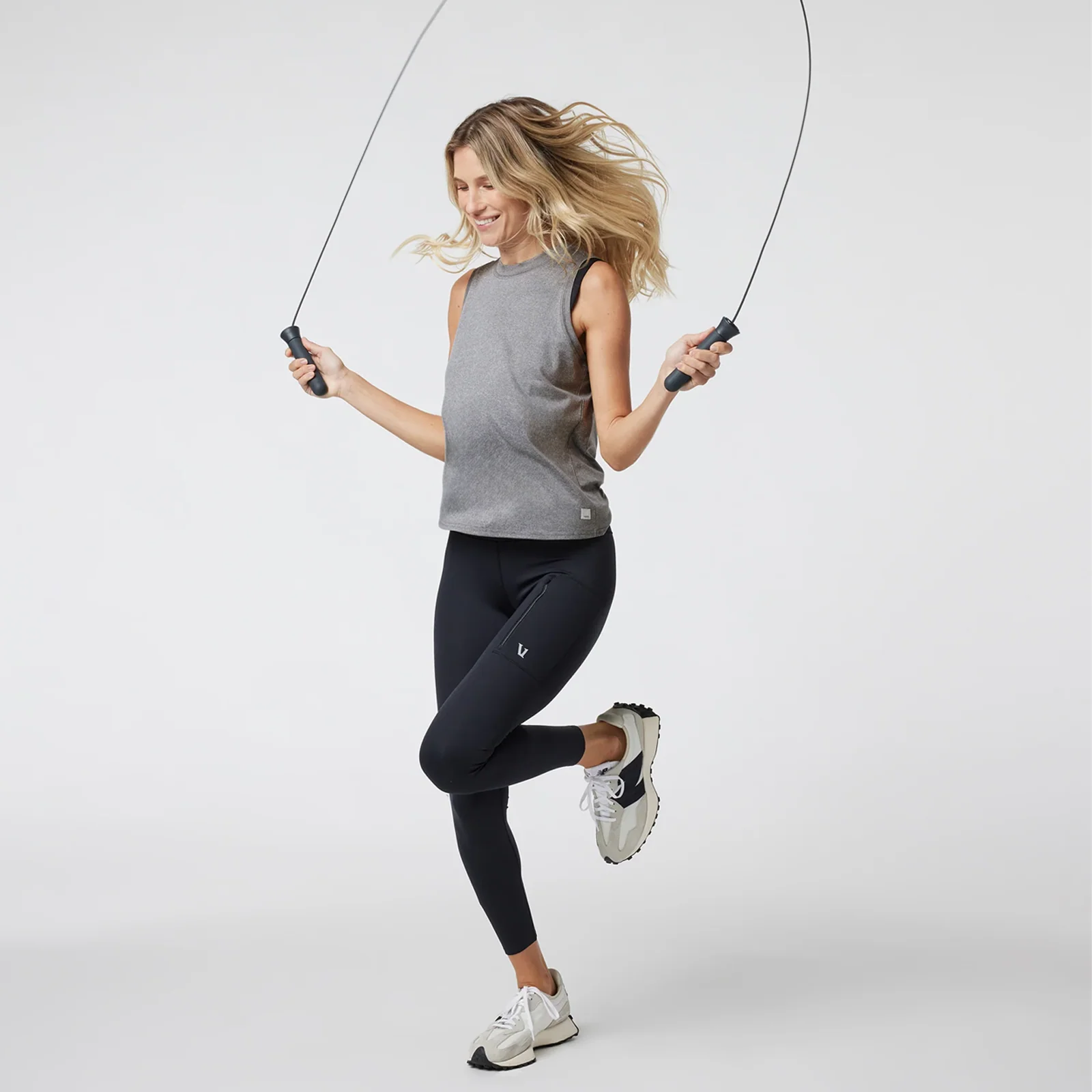 Vuori Energy Long Top (Women) - Heather Grey - Image 6