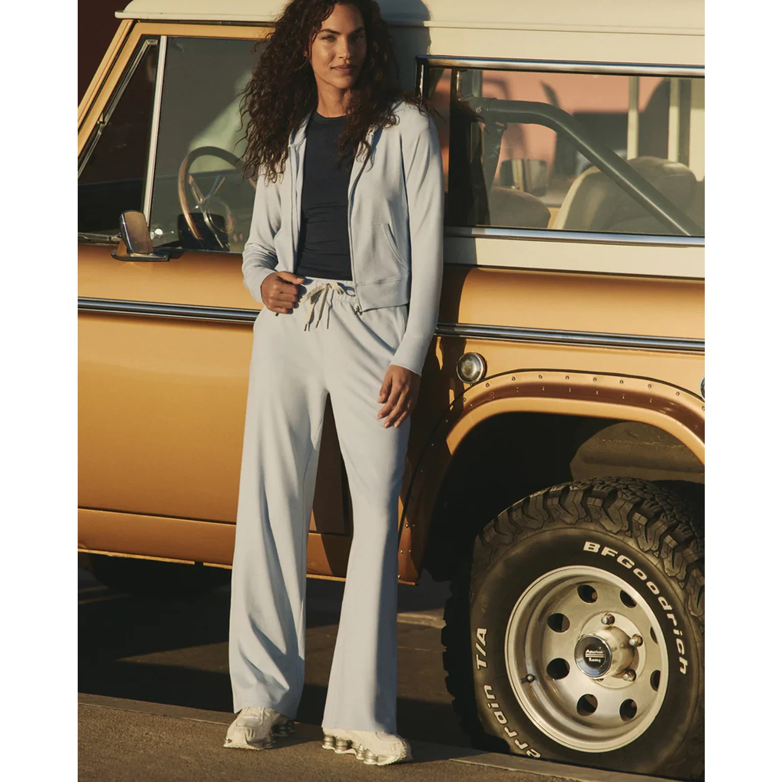 Vuori Halo Essential Wideleg Pant (Women) - Soft Sky Heather - Image 6