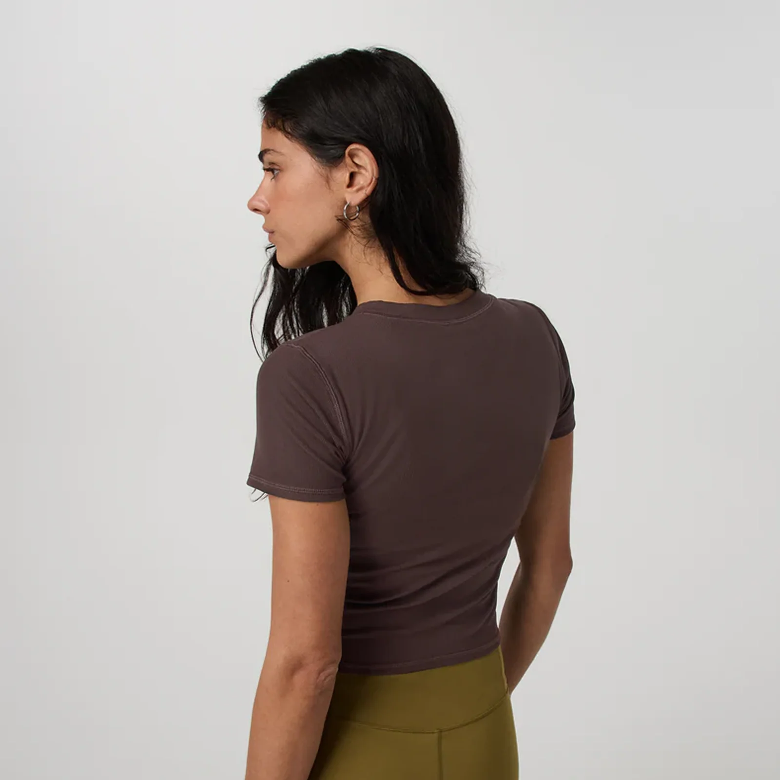 Vuori Pose Fitted Tee (Women) - French Roast - Image 3